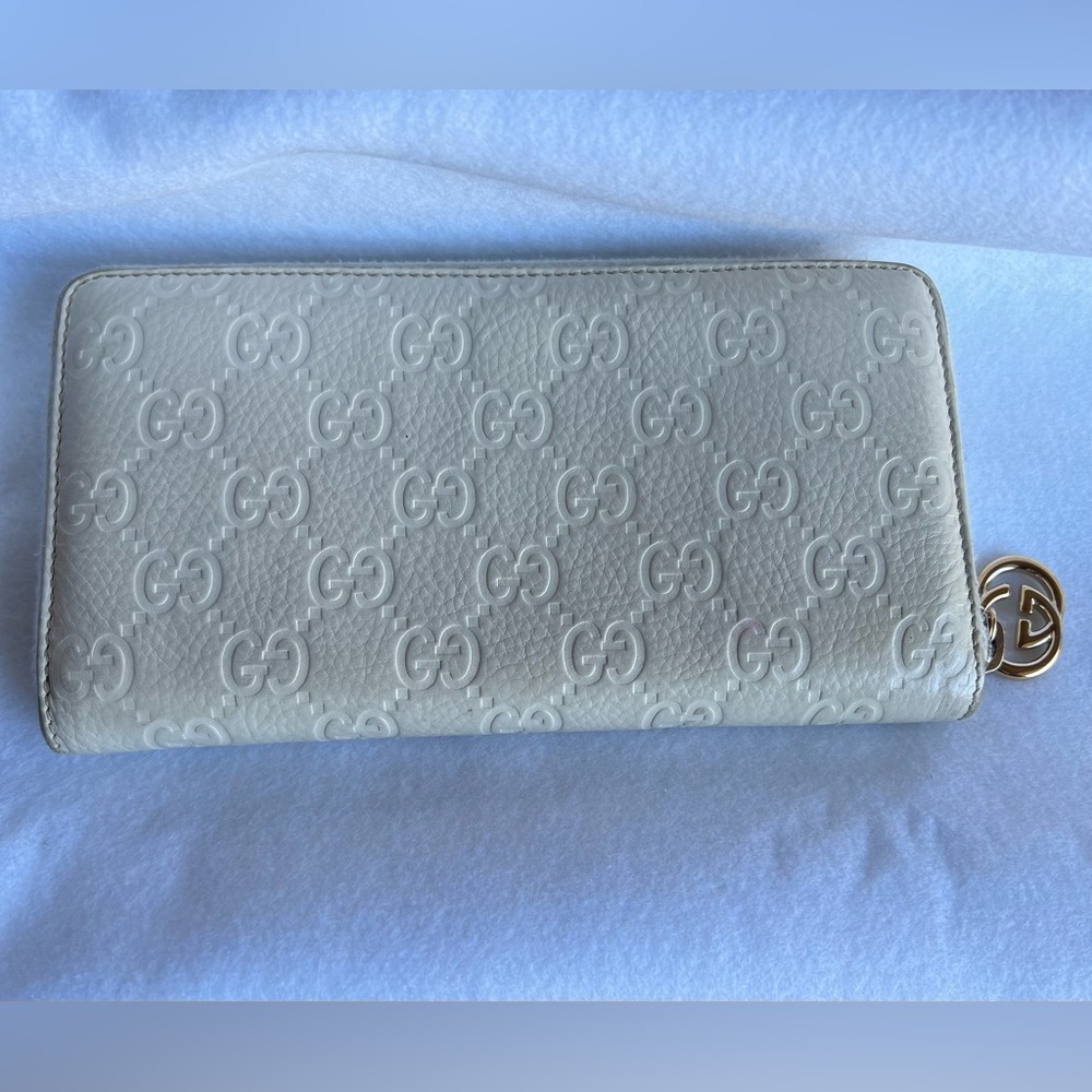 Gucci zippy wallet